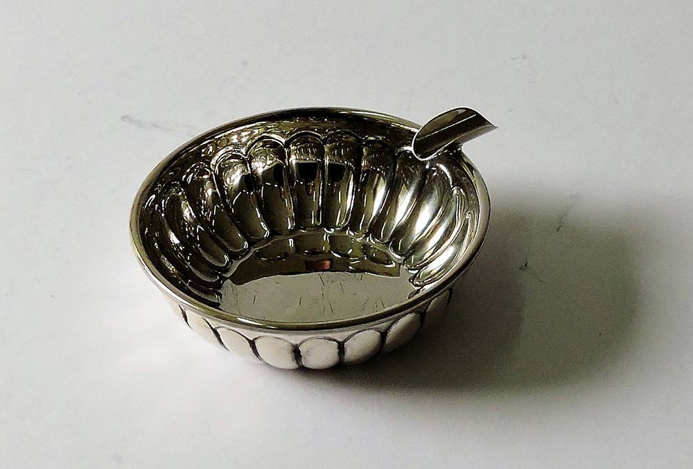 Cenicero de Gallones. 